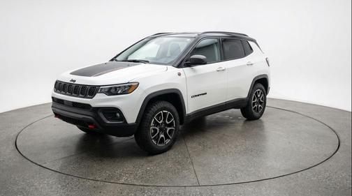 Bright White Clearcoat 2025 Jeep Compass Trailhawk