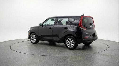 Fusion Black 2025 Kia Soul LX