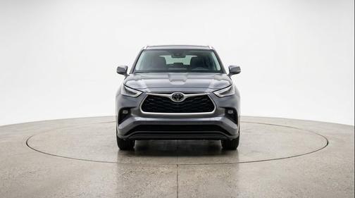 Magnetic Gray Metallic 2025 Toyota Highlander LE