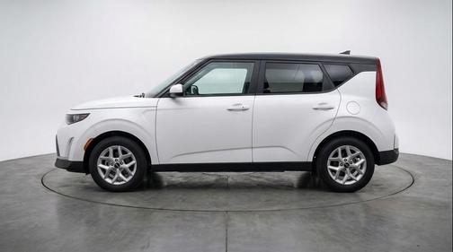 Snow White Pearl 2025 Kia Soul LX