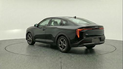 Aurora Black Pearl 2025 Kia K4 LXS