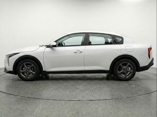 Snow White Pearl 2025 Kia K4 LXS