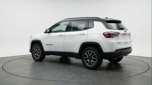 Bright White Clearcoat 2025 Jeep Compass Trailhawk