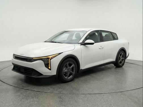 Snow White Pearl 2025 Kia K4 LXS