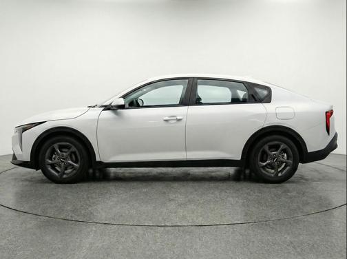 Snow White Pearl 2025 Kia K4 LXS