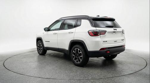 Bright White Clearcoat 2025 Jeep Compass Trailhawk