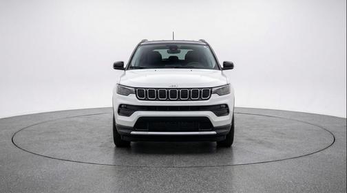Bright White Clearcoat 2025 Jeep Compass Trailhawk