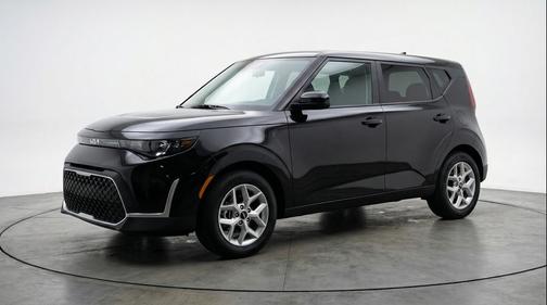 Fusion Black 2025 Kia Soul LX