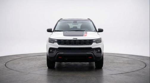 Bright White Clearcoat 2025 Jeep Compass Trailhawk