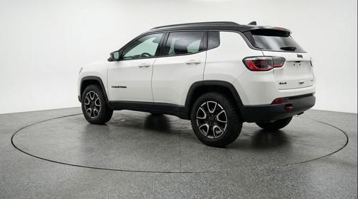 Bright White Clearcoat 2025 Jeep Compass Trailhawk