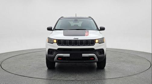 Bright White Clearcoat 2025 Jeep Compass Trailhawk