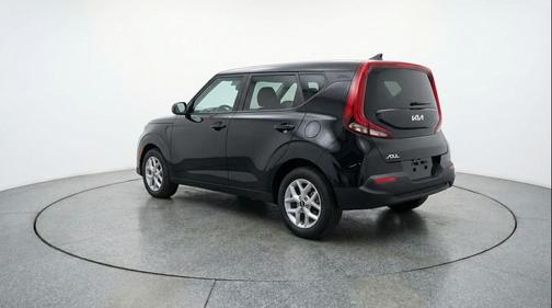 Fusion Black 2025 Kia Soul LX