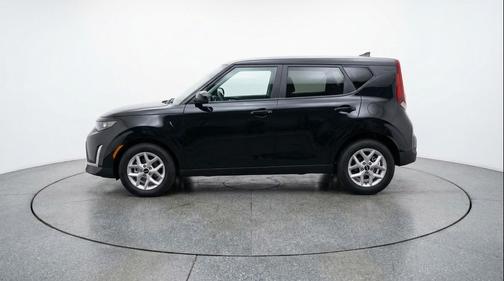 Fusion Black 2025 Kia Soul LX