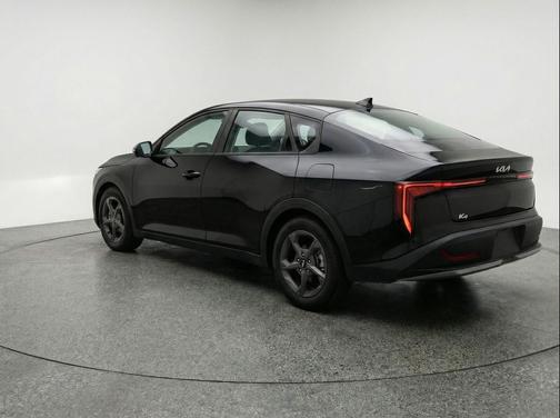 Aurora Black Pearl 2025 Kia K4 LXS