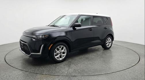 Fusion Black 2025 Kia Soul LX