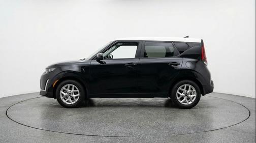 Fusion Black 2025 Kia Soul LX