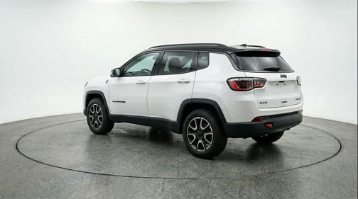 Bright White Clearcoat 2025 Jeep Compass Trailhawk