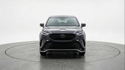 Midnight Black Metallic 2025 Toyota Highlander LE