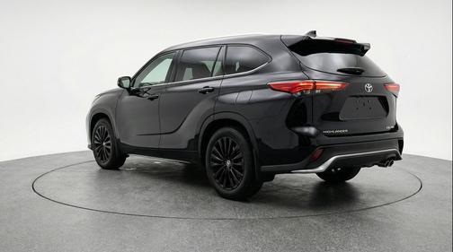 Midnight Black Metallic 2025 Toyota Highlander LE