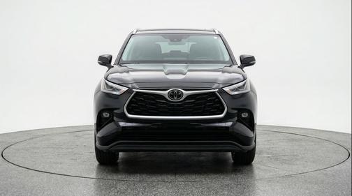 Midnight Black Metallic 2025 Toyota Highlander LE