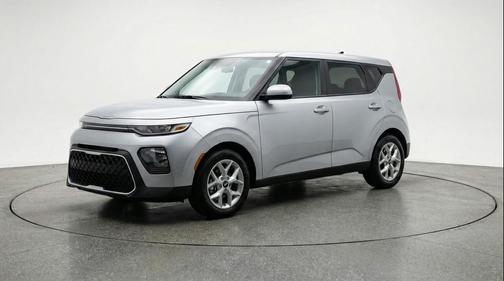 Gravity Gray 2025 Kia Soul LX