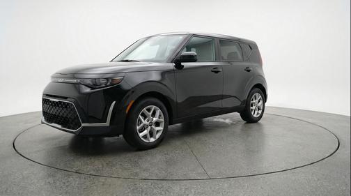 Fusion Black 2025 Kia Soul LX