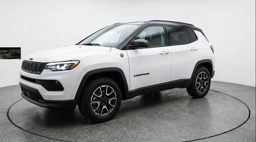 Bright White Clearcoat 2025 Jeep Compass Trailhawk