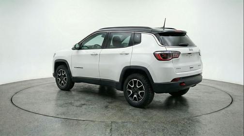 Bright White Clearcoat 2025 Jeep Compass Trailhawk