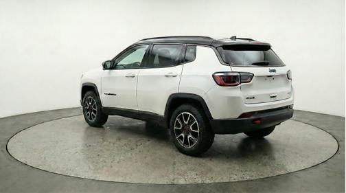 Bright White Clearcoat 2025 Jeep Compass Trailhawk