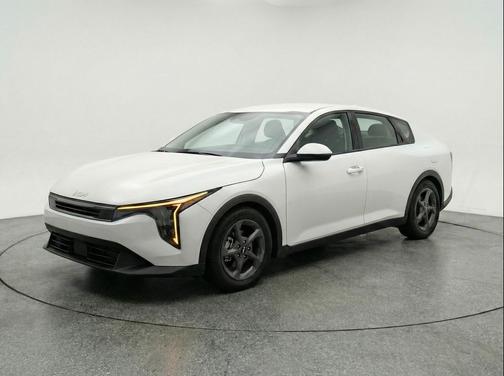 Snow White Pearl 2025 Kia K4 LXS