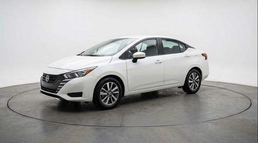 Aspen White Tricoat 2025 Nissan Versa 1.6 SV