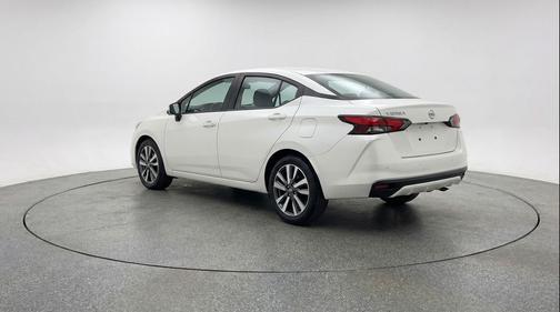 Aspen White Tricoat 2025 Nissan Versa 1.6 SV