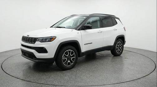 Bright White Clearcoat 2025 Jeep Compass Trailhawk