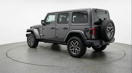 Granite Crystal Metallic Clearcoat 2025 Jeep Wrangler 4-Door Sahara 4x4