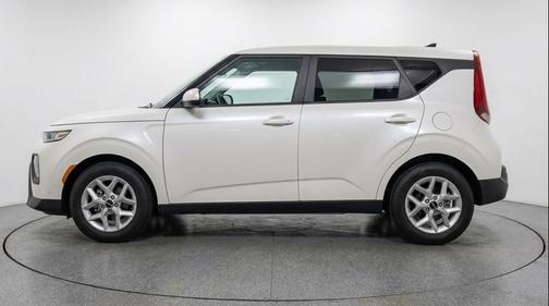 Snow White Pearl 2025 Kia Soul LX