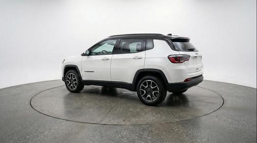 Bright White Clearcoat 2025 Jeep Compass Trailhawk