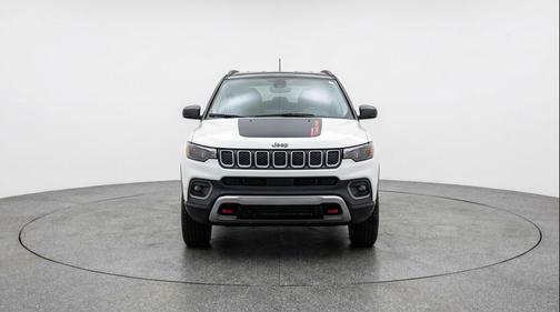 Bright White Clearcoat 2025 Jeep Compass Trailhawk
