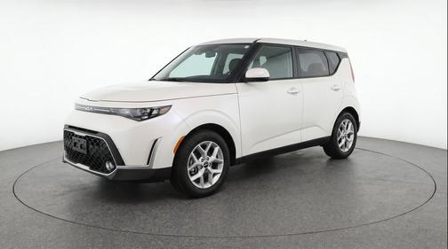 Snow White Pearl 2025 Kia Soul LX