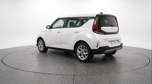 Snow White Pearl 2025 Kia Soul LX