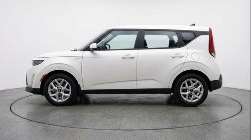 Snow White Pearl 2025 Kia Soul LX