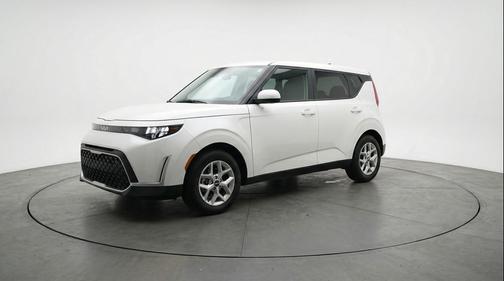 Snow White Pearl 2025 Kia Soul LX