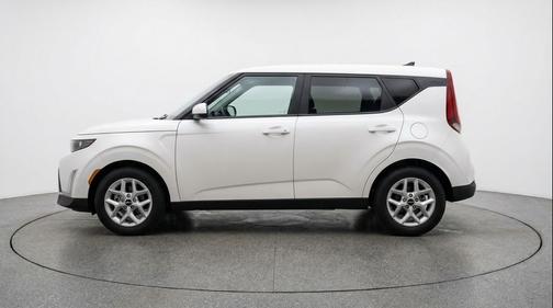 Snow White Pearl 2025 Kia Soul LX