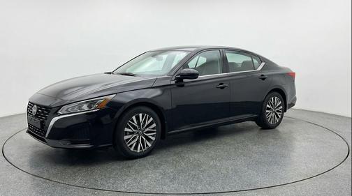 Super Black 2025 Nissan Altima SV FWD