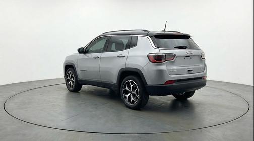 Silver Zynith Metallic Clearcoat 2025 Jeep Compass Limited