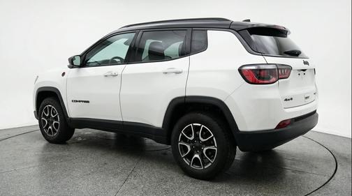 Bright White Clearcoat 2025 Jeep Compass Trailhawk