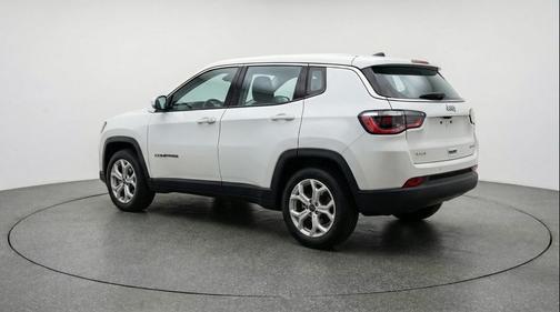 Bright White Clearcoat 2025 Jeep Compass Latitude