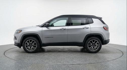 Silver Zynith Metallic Clearcoat 2025 Jeep Compass Trailhawk