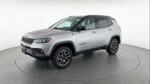 Silver Zynith Metallic Clearcoat 2025 Jeep Compass Trailhawk