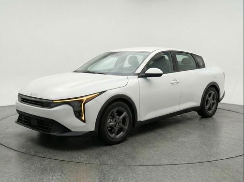 Snow White Pearl 2025 Kia K4 LXS
