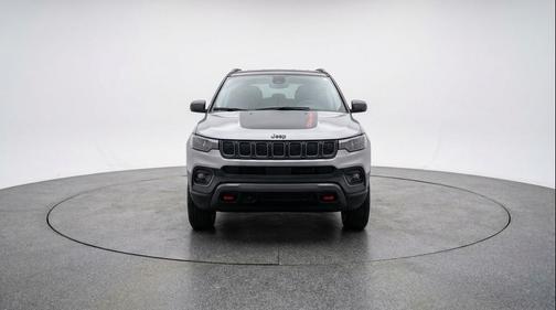 Silver Zynith Metallic Clearcoat 2025 Jeep Compass Trailhawk